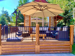 Exterior front patio and gas fire pit 