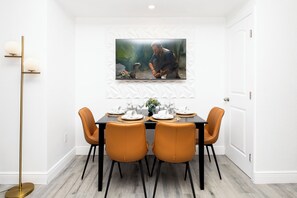 Dining area with dining table, crockery, cutlery and wine glasses