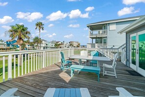 Great space to enjoy the breeze.