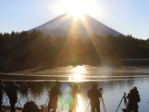 ・[Mt. Fuji] If the timing is right, you can take pictures of the beautiful Diamond Fuji in front of the hotel.