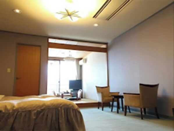 ・[Example of special Japanese-Western room (small)] Can accommodate up to 2 to 3 people. Divided into Japanese and Western rooms