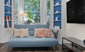 Living Room / Lounge