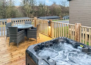 Sycamore Lodge VIP Hot Tub and Pet Friendly - The Astbury Golf and Lodge Resort, Bridgnorth