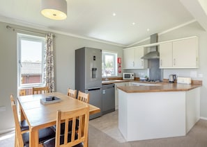 Jasmine Lodge 3 - Meadow Lakes Holiday Park, Nr St Austell