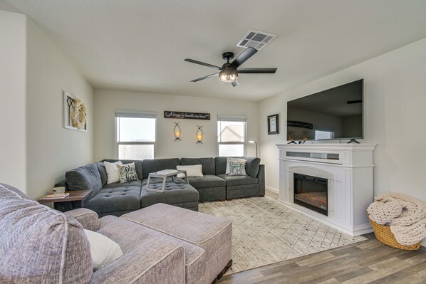 Mohave Valley Vacation Rental | 4BR | 2BA | 1,633 Sq Ft | 1 Small Step to Enter