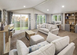 Spa Retreat 3 - Hamlet Lodge Retreat at Calloose Holiday Park, Hayle