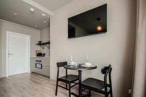 TV & dining