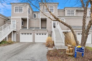 ,Front Elevation,