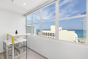 The 4 person high table perfectly located to enjoy the stunning city and ocean views.