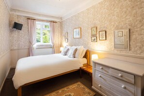 Lower Lodge, Alnwick - Host & Stay