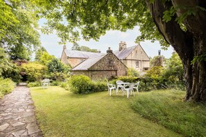 Lower Lodge, Alnwick - Host & Stay
