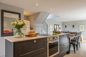 The Coach House (Happisburgh): Luxury open-plan living