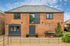 The Coach House (Happisburgh): A gorgeous converted coach house