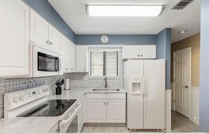 The kitchen is equipped for those meals after a beach day! 
