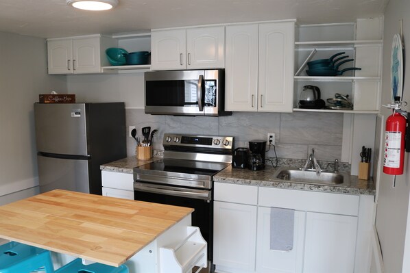 a fully stocked kitchen awaits complete with an island with seating for 2 and all the essentials.