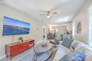 Bright and open living area, perfect for unwinding after a day of exploring.