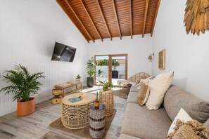 Living Area
Unwind in style in our inviting living area. Your perfect retreat for relaxation and comfort awaits.