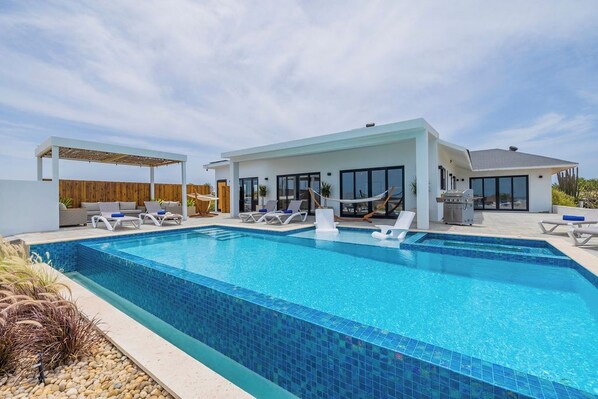 New Ocean View  Infinity Pool  Steps 2 BabyBeach (23052)