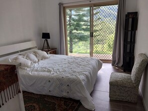 in bedroom 1 Queen bed 