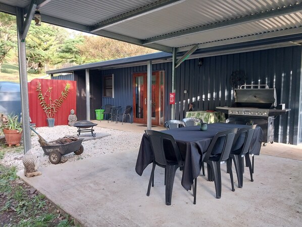 alfresco dinning with fire pit for your private use