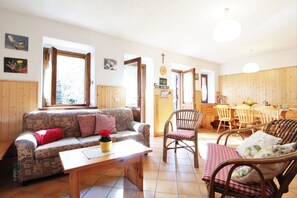 Autumn, Living Room, Spring, Summer
