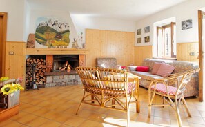 Autumn, Living Room, Spring, Summer