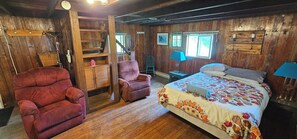Living room - queen bed