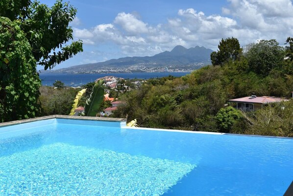 Piscine privative à l'étage de la résidence