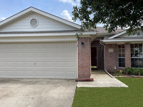 Single level house with all the comfort and conveniece of being home