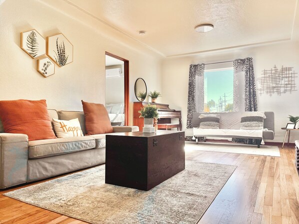 Living room, piano