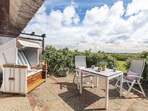 Kleine Terrasse mit Blick über beide Meere