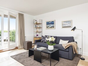 Gemütliche Sofaecke mit Zugang zur Ostterrasse
