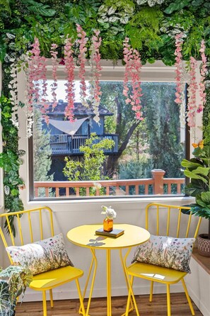 Pleasant garden bistro nook perfect for coffee/tea and reading a book.
