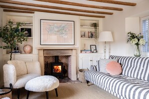 Carpenters Cottage Sitting Room- StayCotswold