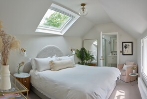 Carpenters Cottage Master Bedroom - StayCotswold
