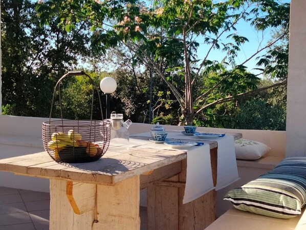Outdoor dining