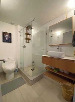 full and updated bath