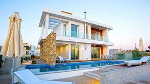 Villa-Cyan12