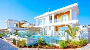Villa-Cyan11