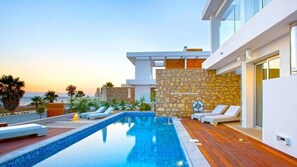 Villa-Cyan5