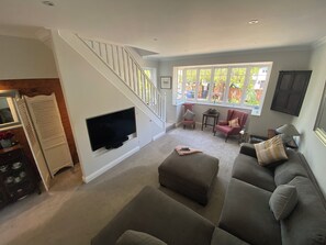 Large, comfortable sitting room - and a TV that includes Netflix, Prime etc 
