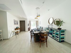 Dinning 8