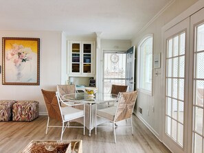 Round dining/ game table