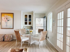 Round dining/ game table