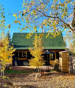 This tiny house is simply adorable. It's walking distance to downtown Williams.