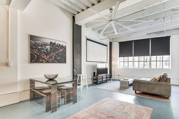 Los Angeles Vacation Rental | 1BR | 1BA | Step-Free Access | 402 Sq Ft