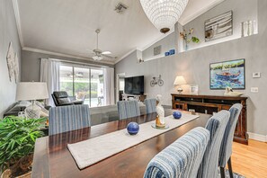 Dining Area | Dishware/Flatware Provided