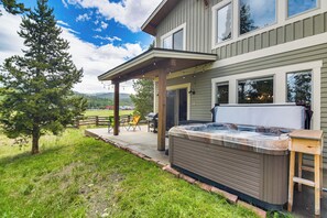 Private Patio | Hot Tub | Gas Fire Pit
