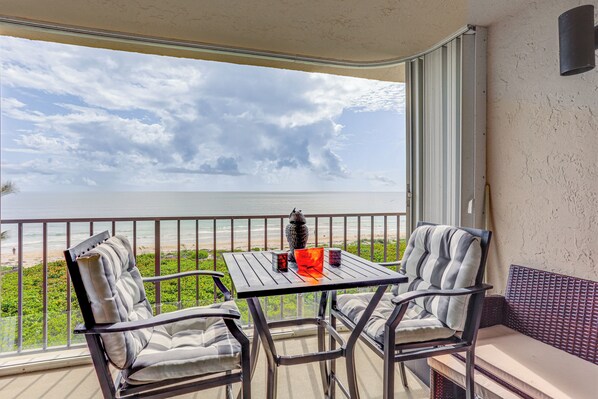 Fort Pierce Vacation Rental | 2BR | 2BA | 1,053 Sq Ft | Step-Free Entry