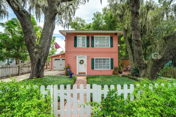 Mt Dora Vacation Rental | 2BR | 2BA | 1 Step Required to Enter | 1,400 Sq Ft